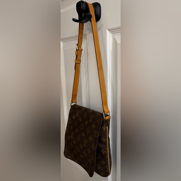 Authentic Louis Vuitton Musette Salsa Short Shoulder Bag - Picture 2 of 12